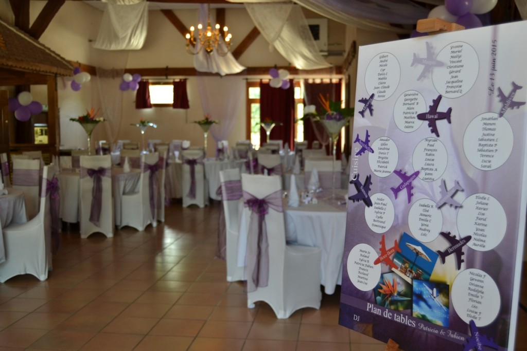 Mariage parme et ivoire plan de tables thème voyage