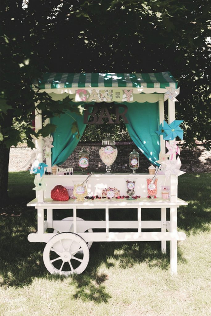 Candy bar décoré dans le thème du mariage